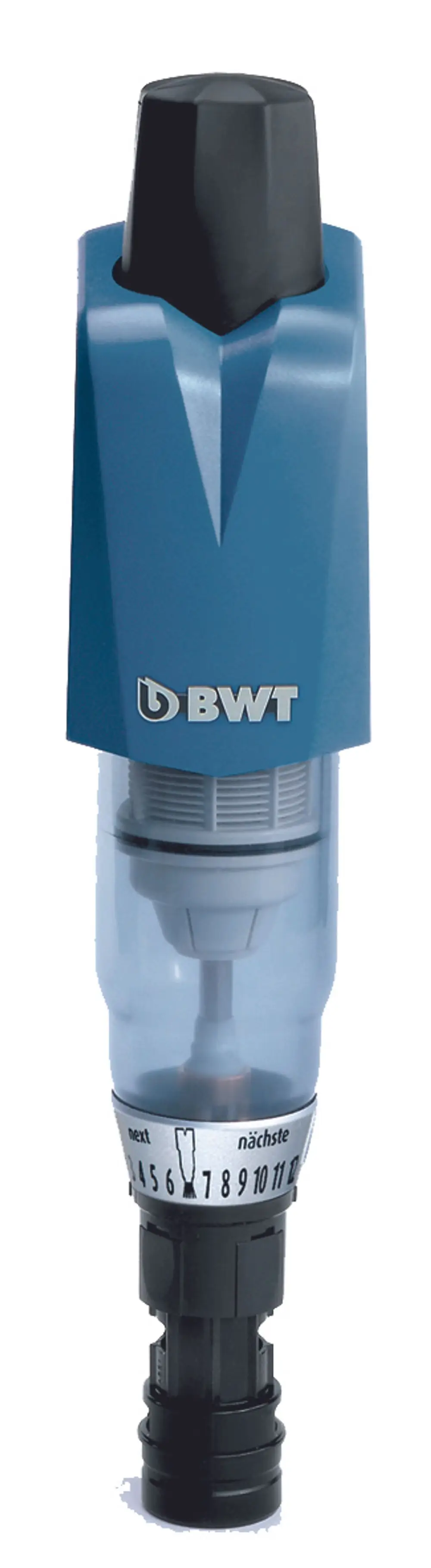 BWT-Filter mit transparentem Gehäuse und schwarzem Deckel, ausgestattet mit einem drehbaren Einstellring zur Anpassung der Filterstufe.